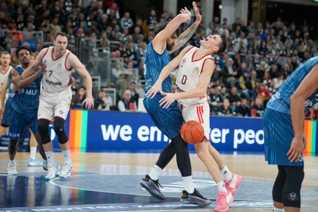 Basketball easyCredit BBL, Matchday 19, MLP Academics Heidelberg FC Bayern Munich Basketball on 08 02 2026 in Heidelberg SNP Dome , Germany, Season 2025 2026 Foul by Marcel Keßen 15, MLP on Neno Dimitrijevic 0, FCB Heidelberg SNP Dome Germany Copyright: xChristophxKinzingerx