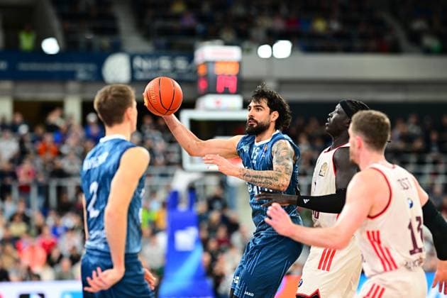 Game action with Marcel Keßen 15 MLP Academics Heidelberg and Wenyen Gabriel 32 FC Bayern Basketball easyCredit BBL MLP Academics Heidelberg - FC Bayern München Basketball 08 02 2026 Copyright: xMichaelxGelhardtx