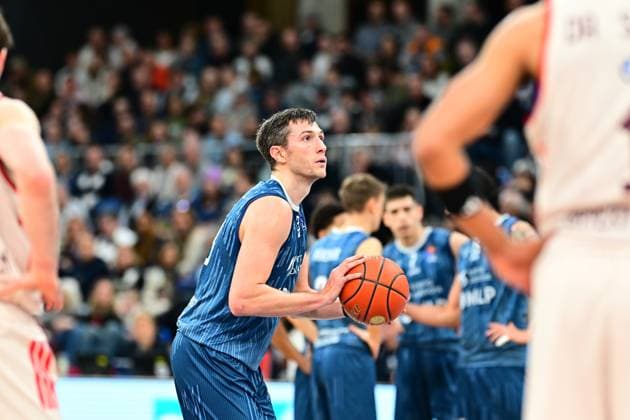 Game action with Ryan Mikesell 33 MLP Academics Heidelberg in the foreground easyCredit BBL MLP Academics Heidelberg - FC Bayern München Basketball 08 02 2026 Copyright: xMichaelxGelhardtx