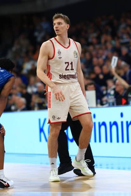 Game action with Justus Hollatz 21 FC Bayern Basketball on the court in the SNP Dome easyCredit BBL MLP Academics Heidelberg - FC Bayern Munich Basketball 08 02 2026 Copyright: xMichaelxGelhardtx