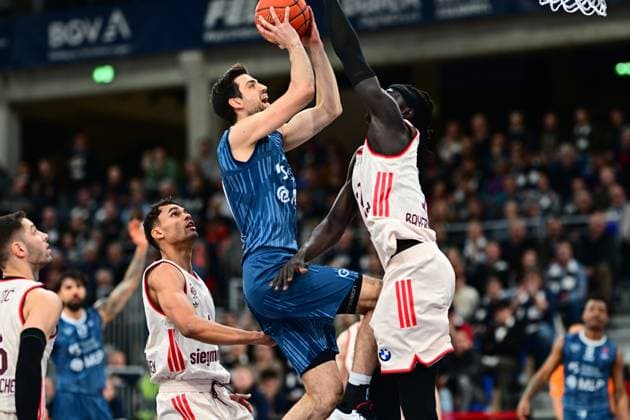 Play action with Mateo Seric 21 MLP Academics Heidelberg taking a shot, defended by Oscar da Silva 1 FC Bayern Basketball and Stefan Jovic 16 FC Bayern Basketball easyCredit BBL MLP Academics Heidelberg - FC Bayern München Basketball 08 02 2026 Copyright: xMichaelxGelhardtx