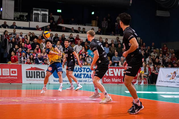 Volleyball I Men I Season 2025 2026 I Bundesliga I SV Warnemünde SVG Lüneburg I 07 02 2026 Sho Takahashi 21, SVG Lüneburg in reception alongside Axel Valdemar Juul Larsen 18, SVG Lüneburg and Ethan Robert Champlin 20, SVG Lüneburg Copyright: xLobeca Björn-OlexKehmx