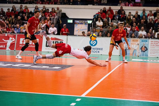 Volleyball I Men I Season 2025 2026 I Bundesliga I SV Warnemünde SVG Lüneburg I 07 02 2026 Leon Pohl 7, SV Warnemünde jumps to the ball in reception Copyright: xLobeca Björn-OlexKehmx