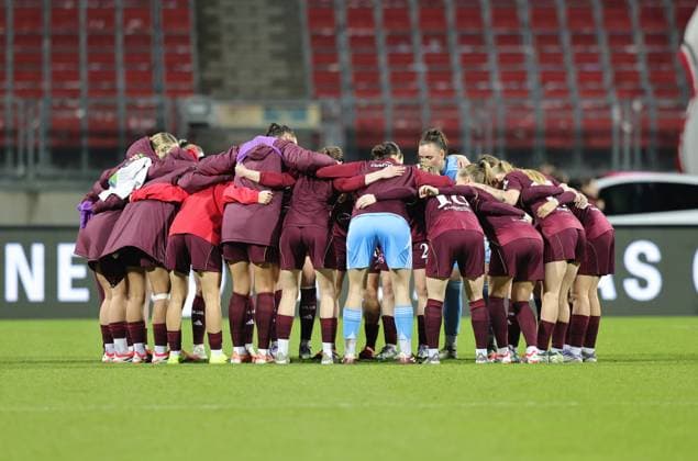 08 02 2026 Soccer Season 2025 2026 1 Women Soccer Bundesliga 17 Matchday 1 FC Nürnberg FCN Club TSG 1899 Hoffenheim Sportfoto Zink DaMa xdaxmax Team circle Team circle of FCN before the start of the match