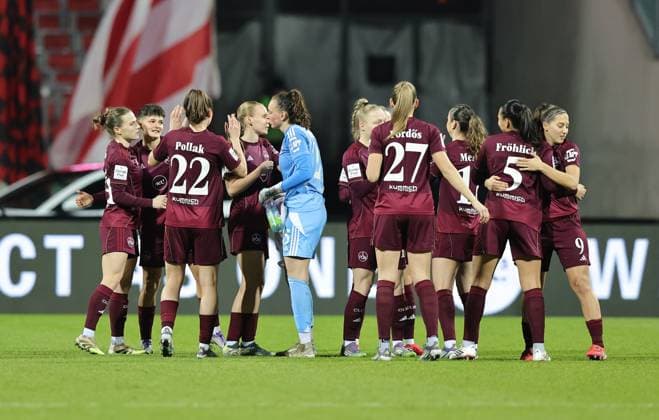 08 02 2026 Soccer Season 2025 2026 1 Women Soccer Bundesliga 17 Matchday 1 FC Nürnberg FCN Club TSG 1899 Hoffenheim Sportfoto Zink DaMa xdaxmax Team Team of FCN high-fives before the start of the match