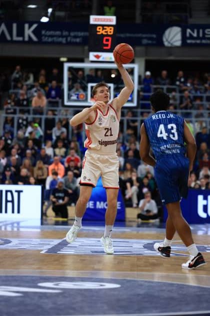 Game action with Justus Hollatz 21 FC Bayern Basketball and Eric Reed Jr 43 MLP Academics Heidelberg easyCredit BBL MLP Academics Heidelberg - FC Bayern Munich Basketball 08 02 2026 Copyright: xMichaelxGelhardtx
