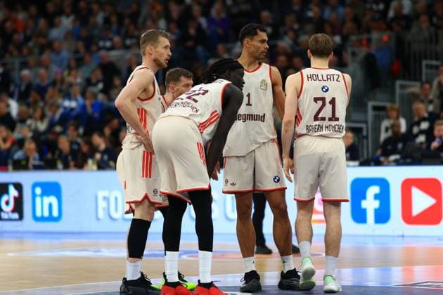 Scene with Oscar da Silva 1 FC Bayern Basketball and Niels Giffey 5 FC Bayern Basketball as well as other players from FC Bayern Basketball in white jerseys easyCredit BBL MLP Academics Heidelberg - FC Bayern Munich Basketball 08 02 2026 Copyright: xMichaelxGelhardtx