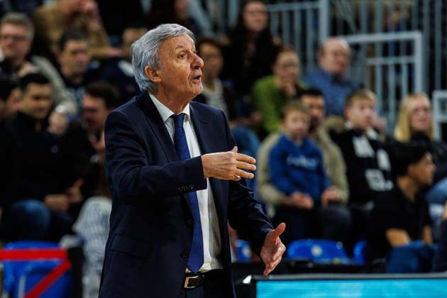 easycredit BBL, MLP Academics Heidelberg FC Bayern München Basketball, 08 02 2026 Head Coach Svetislav Pesic FC Bayern München Basketball with instructions on the sideline Game of the easycredit BBL MLP Academics Heidelberg FC Bayern München Basketball on matchday 19 of the 25 26 season at the SNP Dome in Heidelberg on 08 02 2026 Copyright: xBEAUTIFULxSPORTS Hahnex