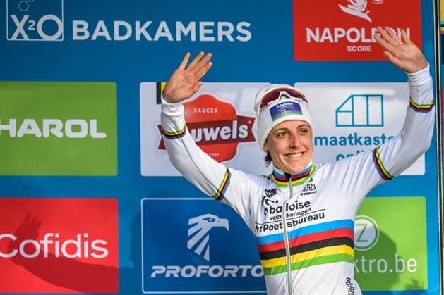 Dutch Lucinda Brand pictured on the podium after the women s Elite race of the Krawatencross cyclocross in Lille, the seventh stage (out of 8) in the X2O Badkamers Trofee competition, on Sunday 08 February 2026. DAVIDxPINTENS  x161981242x