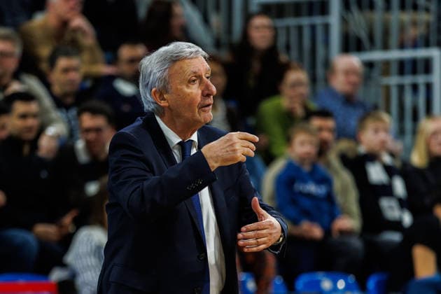 easycredit BBL, MLP Academics Heidelberg FC Bayern München Basketball, 08 02 2026 Head Coach Svetislav Pesic FC Bayern München Basketball with instructions on the sideline Game of the easycredit BBL MLP Academics Heidelberg FC Bayern München Basketball on matchday 19 of the 25 26 season at the SNP Dome in Heidelberg on 08 02 2026 Copyright: xBEAUTIFULxSPORTS Hahnex