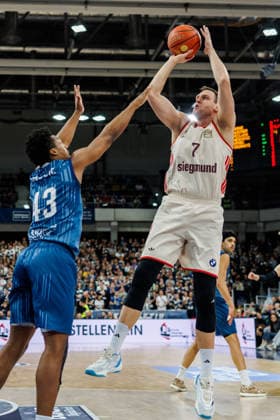 easycredit BBL, MLP Academics Heidelberg FC Bayern München Basketball, 08 02 2026 Johannes Voigtmann FC Bayern München Basketball, 7 with a jump shot against Eric Reed Jr MLP Academics Heidelberg, 43 Game of the easycredit BBL MLP Academics Heidelberg FC Bayern München Basketball on Matchday 19 of the 25 26 season at the SNP Dome in Heidelberg on 08 02 2026 Copyright: xBEAUTIFULxSPORTS Hahnex