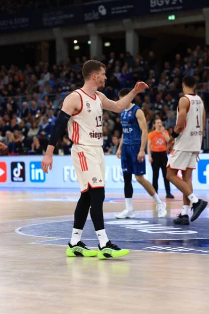 Scene with Andreas Obst 13 FC Bayern Basketball , Vladimir Lucic 11 FC Bayern Basketball and Noah Koch 1 MLP Academics Heidelberg on the pitch easyCredit BBL MLP Academics Heidelberg - FC Bayern Munich Basketball 08 02 2026 Copyright: xMichaelxGelhardtx