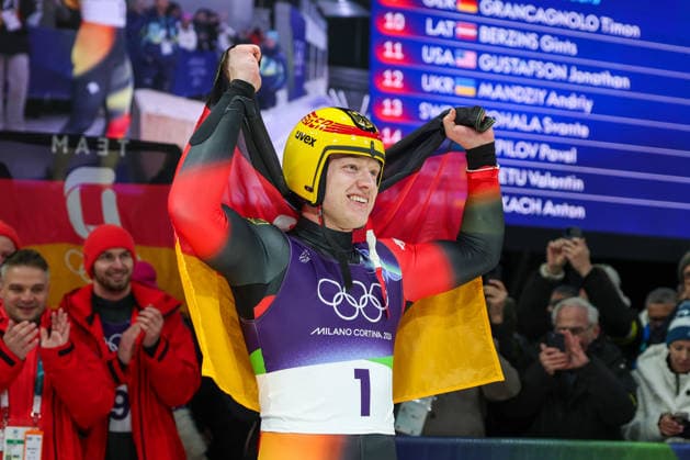 Olympische Winterspiele Milano Cortina 2026 Rennrodeln Einsitzer Männer am 08.02.2026 im Cortina Sliding Centre in Cortina d™Ampezzo Max Langenhan ( Deutschland ) gewinnt die Gold Medaille *** Olympic Winter Games Milano Cortina 2026 Luge Single Men on 08 02 2026 at the Cortina Sliding Center in Cortina d™Ampezzo Max Langenhan Germany wins the gold medal xMSx
