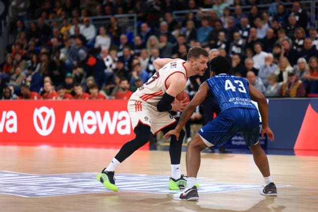 Scene with Andreas Obst 13 FC Bayern Basketball and Eric Reed Jr 43 MLP Academics Heidelberg in an intense duel easyCredit BBL MLP Academics Heidelberg - FC Bayern Munich Basketball 08 02 2026 Copyright: xMichaelxGelhardtx