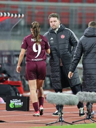 08 02 2026 Soccer Season 2025 2026 1 Women Soccer Bundesliga 17 Matchday 1 FC Nürnberg FCN Club TSG 1899 Hoffenheim Sportfoto Zink DaMa xdaxmax Laura Miller 9, 1 FC Nürnberg FCN Thomas Oostendorp Coach 1 FC Nürnberg FCN kaltschen ab