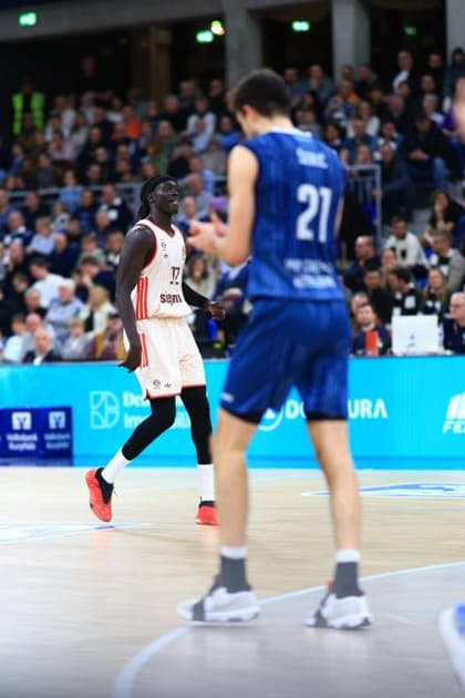 Scene with Kilian Maurice Fischer 17 FC Bayern Basketball and Mateo Seric 21 MLP Academics Heidelberg in a duel on the pitch easyCredit BBL MLP Academics Heidelberg - FC Bayern Munich Basketball 08 02 2026 Copyright: xMichaelxGelhardtx