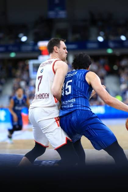 Scene with Johannes Voigtmann 7 FC Bayern Basketball and Marcel Keßen 15 MLP Academics Heidelberg in a duel easyCredit BBL MLP Academics Heidelberg - FC Bayern Munich Basketball 08 02 2026 Copyright: xMichaelxGelhardtx