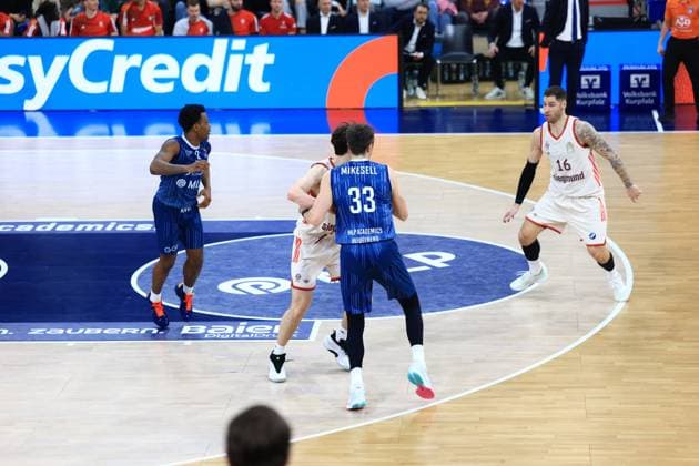 Game action with Stefan Jovic 16 FC Bayern Basketball , Ryan Mikesell 33 MLP Academics Heidelberg and DJ Horne 0 MLP Academics Heidelberg in the middle of the pitch easyCredit BBL MLP Academics Heidelberg - FC Bayern Munich Basketball 08 02 2026 Copyright: xMichaelxGelhardtx