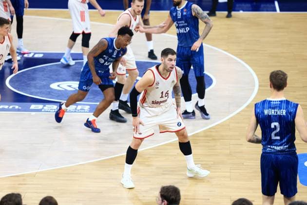 Scene with Niels Giffey 5 FC Bayern Basketball , DJ Horne 0 MLP Academics Heidelberg and Stefan Jovic 16 FC Bayern Basketball on the pitch easyCredit BBL MLP Academics Heidelberg - FC Bayern Munich Basketball 08 02 2026 Copyright: xMichaelxGelhardtx