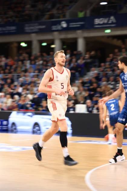 Scene with Niels Giffey 5 FC Bayern Basketball and Niklas Würzner 2 MLP Academics Heidelberg on the pitch easyCredit BBL MLP Academics Heidelberg - FC Bayern Munich Basketball 08 02 2026 Copyright: xMichaelxGelhardtx