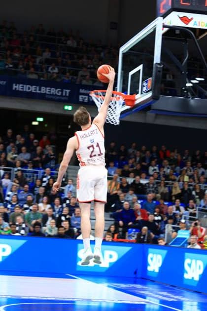 Game action with Justus Hollatz 21 FC Bayern Basketball at the basket in the SNP Dome easyCredit BBL MLP Academics Heidelberg - FC Bayern München Basketball 08 02 2026 Copyright: xMichaelxGelhardtx