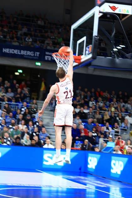 Game action with Justus Hollatz 21 FC Bayern Basketball at the dunk at the basket easyCredit BBL MLP Academics Heidelberg - FC Bayern München Basketball 08 02 2026 Copyright: xMichaelxGelhardtx