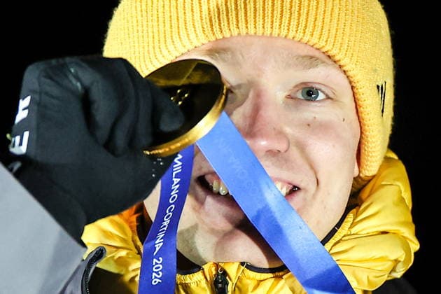 ITALY, CORTINA D™AMPEZZO - FEBRUARY 8, 2026: Gold medalist Max Langenhan of Germany poses at an award ceremony for the men s singles luge event at Cortina Sliding Centre during the 2026 Winter Olympic Games, Olympische Spiele, Olympia, OS 2026 Winter Olympics: Luge, Men S Singles  - ZUMAt113 20260208_zaa_t113_232 Copyright: xPeterxKovalevx