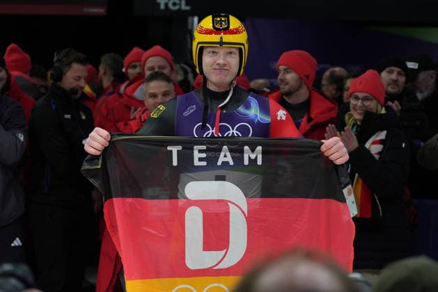 Germany s Max Langenhan celebrates winning the gold medal as he arrives at the finish during a men s single luge run at the 2026 Winter Olympics, in Cortina d Ampezzo, Italy, Sunday, Feb. 8, 2026 (Spada LaPresse)  Copyright: xSpada LaPressex