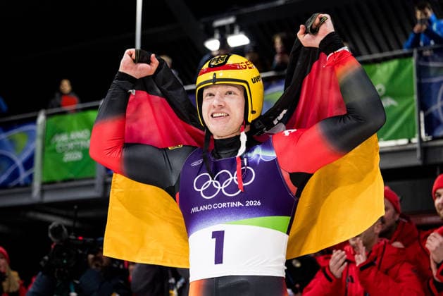 CORTINA, ITALY - FEBRUARY 8: Max Langenhan (Germany) cheers with the German flag after winning Gold during the Luge Men s Singles at the Milano Cortina 2026 Olympics at Cortina Sliding Centre on day 3 of the Milano Cortina 2026 Olympics on February 8, 2026 in Cortina, Italy. Editorial use only. Venezia Italy Copyright: xSteffiexWunderlx