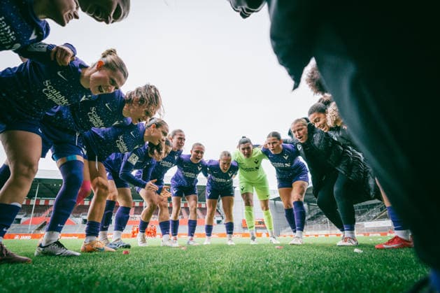 Teamhuddle before the match 1 FSV Mainz 05 vs FC Viktoria Berlin in the 2 Womens Bundesliga Teamhuddle before the match 1 FSV Mainz 05 vs FC Viktoria Berlin in the 2 Womens Bundesliga Mainz Copyright: xKaixHeuserxKaixHeuserx