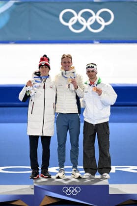(260208) -- MILAN, Feb. 8, 2026 -- Gold medalist Sander Eitrem (C) of Norway, silver medalist Metodej Jilek (L) of the Czech Republic and bronze medalist Riccardo Lorello of Italy pose for a photo during the awarding ceremony of the Speed skating, Eisschnelllauf men s 5000m at the Milan-Cortina 2026 Olympic Winter games, Winterspiele,Spiele, Summer games in Milan, Italy, Feb. 8, 2026. ) (MICO2026)ITALY-MILAN-OLYMPIC WINTER GAMES-SPEED SKATING-MEN S 5000M WuxWei 