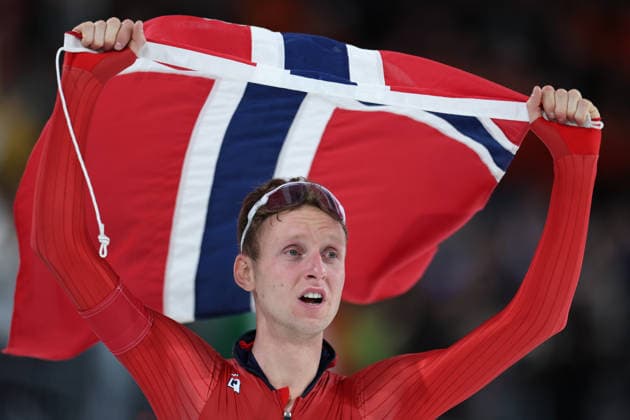 (260208) -- MILAN, Feb. 8, 2026 -- Sander Eitrem of Norway celebrates after the Speed skating, Eisschnelllauf men s 5000m match at the Milan-Cortina 2026 Olympic Winter games, Winterspiele,Spiele, Summer games in Milan, Italy, Feb. 8, 2026. ) (MICO2026)ITALY-MILAN-OLYMPIC WINTER GAMES-SPEED SKATING-MEN S 5000M LixJing 