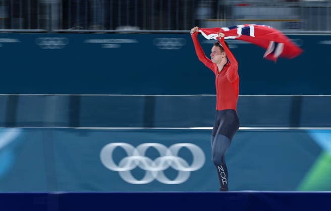 (260208) -- MILAN, Feb. 8, 2026 -- Sander Eitrem of Norway celebrates after the Speed skating, Eisschnelllauf men s 5000m match at the Milan-Cortina 2026 Olympic Winter games, Winterspiele,Spiele, Summer games in Milan, Italy, Feb. 8, 2026. ) (MICO2026)ITALY-MILAN-OLYMPIC WINTER GAMES-SPEED SKATING-MEN S 5000M LixJing 