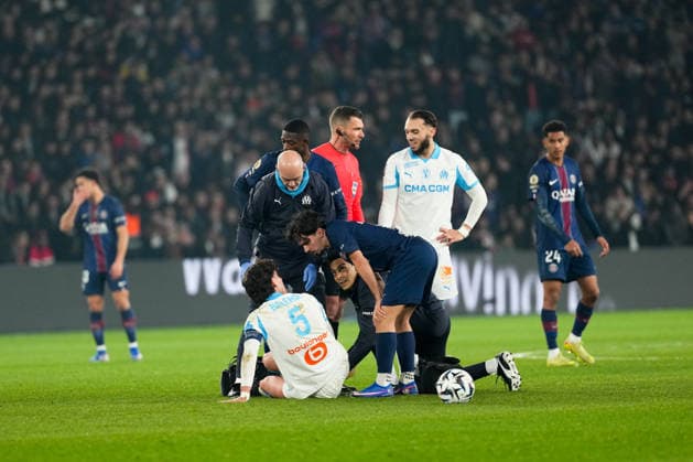 Paris Saint-Germain v Olympique de Marseille - Ligue 1 McDonald s 2025 2026 05 Leonardo Julian BALERDI ROSA (om) - 17 VITINHA (psg) during the Ligue 1 McDonald s match between Paris Saint-Germain FC and Olympique de Marseille at Parc des Princes on February 8, 2026 in Paris, France. Paris France  Copyright: xFEPx 776348279
