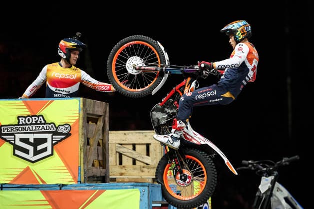 February 8, 2026, Barcelona, Barcelona, SPAIN: Toni Bou of Spain Rides his motorcycle up a section of the plataform of the X-Trial Bacelona track, seven Stague of the World Championship, WM, Weltmeisterschaft 2026 at Palau Sant Jordi on February 08, 2026 in Barcelona, Spain. X-Trial World Championship - Barcelona 2026  - ZUMAa181 20260208_zaa_a181_511 Copyright: xJavierxBorregox