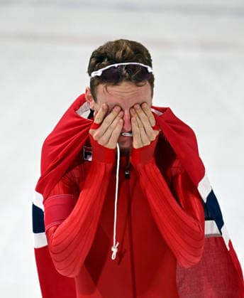 (260208) -- MILAN, Feb. 8, 2026 -- Sander Eitrem of Norway reacts after the Speed skating, Eisschnelllauf men s 5000m match at the Milan-Cortina 2026 Olympic Winter games, Winterspiele,Spiele, Summer games in Milan, Italy, Feb. 8, 2026. ) (MICO2026)ITALY-MILAN-OLYMPIC WINTER GAMES-SPEED SKATING-MEN S 5000M WuxWei 