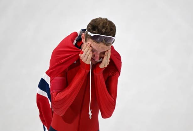 (260208) -- MILAN, Feb. 8, 2026 -- Sander Eitrem of Norway celebrates after the Speed skating, Eisschnelllauf men s 5000m match at the Milan-Cortina 2026 Olympic Winter games, Winterspiele,Spiele, Summer games in Milan, Italy, Feb. 8, 2026. ) (MICO2026)ITALY-MILAN-OLYMPIC WINTER GAMES-SPEED SKATING-MEN S 5000M WuxWei 