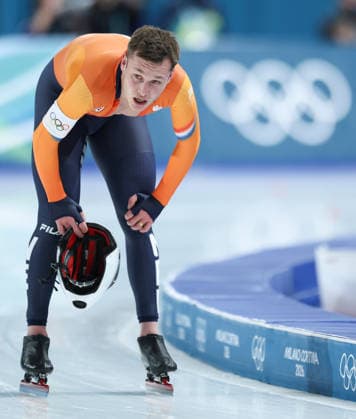 (260208) -- MILAN, Feb. 8, 2026 -- Marcel Bosker of the Netherlands reacts after the Speed skating, Eisschnelllauf men s 5000m match at the Milan-Cortina 2026 Olympic Winter games, Winterspiele,Spiele, Summer games in Milan, Italy, Feb. 8, 2026. ) (MICO2026)ITALY-MILAN-OLYMPIC WINTER GAMES-SPEED SKATING-MEN S 5000M LixJing 