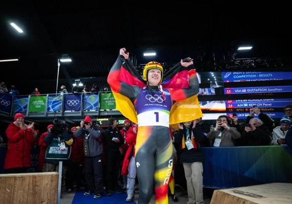 MILANO CORTINA 2026 - OLYMPISCHE WINTERSPIELE - CORTINA D™AMPEZZO - RODELN - HERREN EINZEL ** NUR FÜR REDAKTIONELLE ZWECKE ** EDITORIAL USE ONLY **<p>08 02 2026-Cortina d™Ampezzo: Olympische Winterspiele Milano Cortina 2026 Rodeln Cortina Sliding Centre Event: Herren Einzel 3.-4. Lauf im Foto: Riesenjubel bei Max Langenhan 1 (GER) nach dem Gewinn der Goldmedaille. ( Italien Venetien Cortina d™Ampezzo Copyright: SaschaxFromm *** MILANO CORTINA 2026 OLYMPIC WINTER GAMES CORTINA D™AMPEZZO SLIDING MENS SINGLE FOR EDITORIAL PURPOSES ONLY p 08 02 2026 Cortina d™Ampezzo Olympic Winter Games Milano Cortina 2026 Luge Cortina Sliding Center Event Men Single 3 4 Run in the photo Huge cheers for Max Langenhan 1 GER after winning the gold medal Italy Veneto Cortina d™Ampezzo Copyright SaschaxFromm Copyright: SaschaxFromm doc84hot94vste1jo17drgi ,EDITORIAL USE ONLY