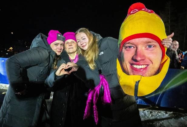 MILANO CORTINA 2026 - OLYMPISCHE WINTERSPIELE - CORTINA D™AMPEZZO - RODELN - HERREN EINZEL ** NUR FÜR REDAKTIONELLE ZWECKE ** EDITORIAL USE ONLY **<p>08 02 2026-Cortina d™Ampezzo: Olympische Winterspiele Milano Cortina 2026 Rodeln Cortina Sliding Centre Event: Herren Einzel 3.-4. Lauf im Foto: Riesenjubel bei der Familie von Max Langenhan (GER) nach dem Gewinn der Goldmedaille. ( Italien Venetien Cortina d™Ampezzo Copyright: SaschaxFromm *** MILANO CORTINA 2026 OLYMPIC WINTER GAMES CORTINA D™AMPEZZO LUGING MENS SINGLE FOR EDITORIAL PURPOSES ONLY p 08 02 2026 Cortina d™Ampezzo Olympic Winter Games Milano Cortina 2026 Luge Cortina Sliding Center Event Men Single 3 4 Run in the photo Huge cheers with the family of Max Langenhan GER after winning the gold medal Italy Veneto Cortina d™Ampezzo Copyright SaschaxFromm Copyright: SaschaxFromm doc84hovy37qph1hop26w4z ,EDITORIAL USE ONLY