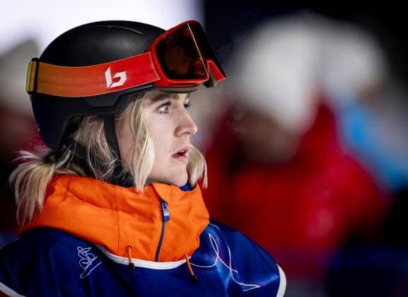 LIVIGNO - Snowboarder Melissa Peperkamp during the big air qualifying event at the Milan Winter Olympics. IRIS VAN DEN BROEK ANP xVIxANPxSportx xxANPxIVx 550058899 originalFilename: 550058899.jpg