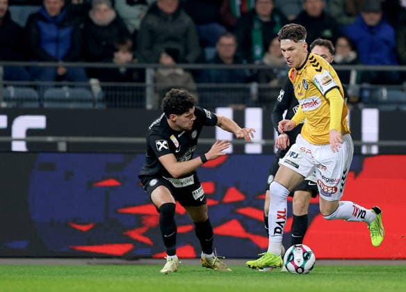 SOCCER - BL, Sturm vs Ried GRAZ,AUSTRIA,08.FEB.26 - SOCCER - ADMIRAL Bundesliga, SK Sturm Graz vs SV Ried. Image shows Emir Karic (Sturm) and Peter Kiedl (Ried).  GEPAxpictures xHansxOberlaender