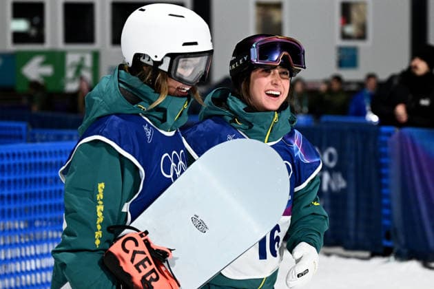 2026 WINTER Olympic Games, Olympische Spiele, Olympia, OS Meila Stalker (left) and Ally Hickman of Australia during the Women™s Snowboard Big Air qualification round at the Livigno Snow Park, on day 2 of the 2026 Milano Cortina Winter Olympic Games in Italy, Sunday, February 8, 2026. ( NO ARCHIVING, EDITORIAL USE ONLY LIVIGNO SONDRIO ITALY  Copyright: xDANxHIMBRECHTSx 20260209159668386582