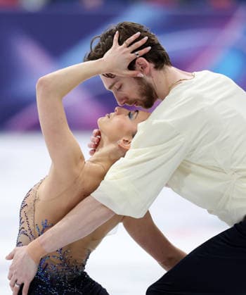 (260208) -- MILAN, Feb. 8, 2026 -- Sara Conti (L) Niccolo Macii of Italy compete during the free skating of pair skating for Figure skating, Eiskunstlauf team event at the Milan-Cortina 2026 Olympic Winter games, Winterspiele,Spiele, Summer games in Milan, Italy, Feb. 8, 2026. ) (MICO2026)ITALY-MILAN-OLYMPIC WINTER GAMES-FIGURE SKATING TEAM EVENT-PAIRING SKATING LixMing 