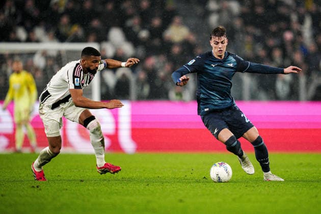 LazioÕs Daniel Maldini fights for the ball with JuventusÕ Bremer during the Serie A soccer match between Juventus and Lazio at the Allianz Stadium in Turin, north west Italy - Sunday, February 08, 2026. - Soccer .  Copyright: xMarcoxAlpozzi LaPressex