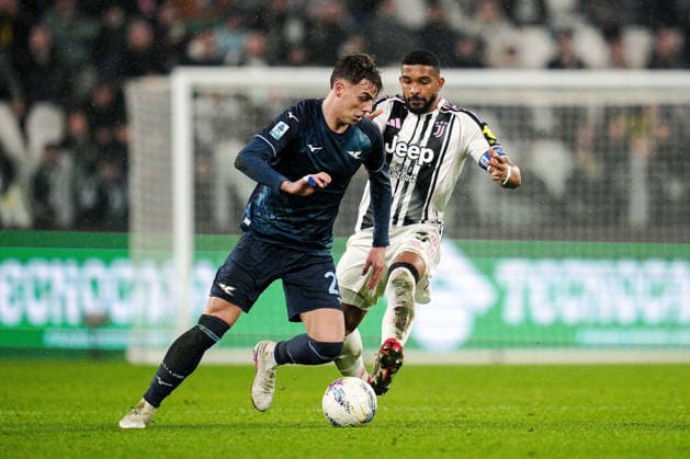 LazioÕs Daniel Maldini fights for the ball with JuventusÕ Bremer during the Serie A soccer match between Juventus and Lazio at the Allianz Stadium in Turin, north west Italy - Sunday, February 08, 2026. - Soccer .  Copyright: xMarcoxAlpozzi LaPressex