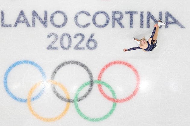 (260208) -- MILAN, Feb. 8, 2026 -- Amber Glenn of the United States competes during the Figure skating, Eiskunstlauf team event women single skating free skating of the Milan-Cortina 2026 Olympic Winter games, Winterspiele,Spiele, Summer games in Milan, Italy, Feb. 8, 2026. ) (MICO2026)ITALY-MILAN-OLYMPIC WINTER GAMES-FIGURE SKATING TEAM EVENT-WOMEN SINGLE SKATING-FREE SKATING ChenxYichen 