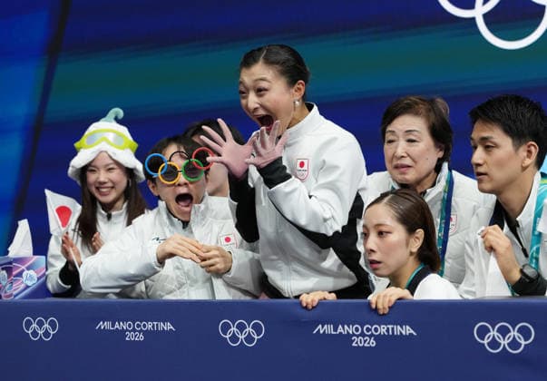 (260208) -- MILAN, Feb. 8, 2026 -- Sakamoto Kaori (top) of Japan reacts after her performance during the Figure skating, Eiskunstlauf team event women single skating free skating of the Milan-Cortina 2026 Olympic Winter games, Winterspiele,Spiele, Summer games in Milan, Italy, Feb. 8, 2026. ) (MICO2026)ITALY-MILAN-OLYMPIC WINTER GAMES-FIGURE SKATING TEAM EVENT-WOMEN SINGLE SKATING-FREE SKATING XuexYuge 