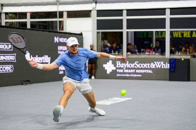 February 8, 2026, Frisco, Texas, USA: 5th seed JACK PENNINGTON JONES returns the ball during his match against 1st seed Patrick Kypson at the Dallas Open qualifying session. Jack Pennington Jones defeated Patrick Kypson in 3 sets. 7-6(4), 5-7, and 7-5. Frisco USA - ZUMAm348 20260208_znp_m348_026 Copyright: xLuisxRevillaxMatax
