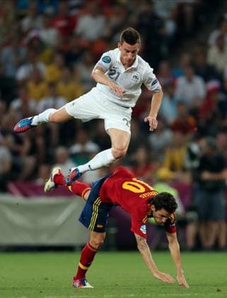 Spain V France, UEFA EURO, EM, Europameisterschaft,Fussball 2012 Quarter Final Laurent Koscielny of France and Cesc Fabregas of Spain challenge during the UEFA Euro 2012 Quarter Final match between Spain and France at Donbass Arena on June 23, 2012 in Donetsk, Ukraine. Donetsk Donbass Arena Ukraine Ukraine Copyright: xAllstarxPicturexLibraryxLtdx